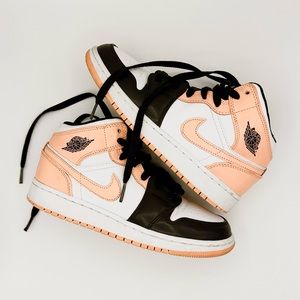 JORDAN- Girls pink Jordan 1s lightly worn (youth size 4)